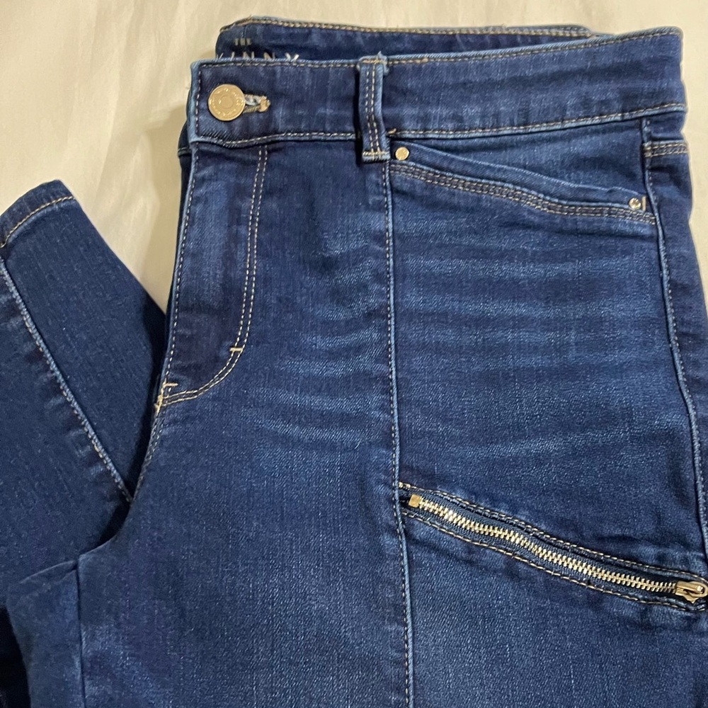 Great condition, barely worn - White House Black Market jeans